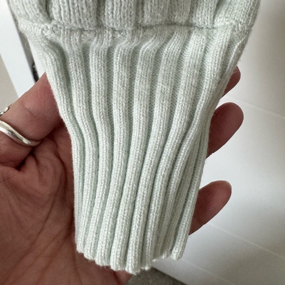 Aritzia (Wilfred) Plunge Front Cropped Cardigan - Picture 4 of 6